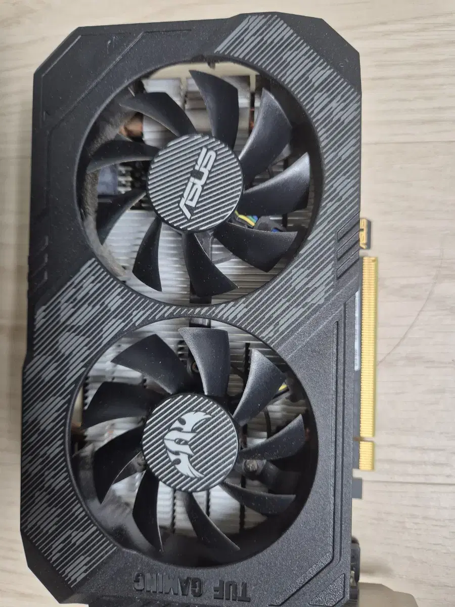 아수스 RTX1650 D6 4GB 팝니다.